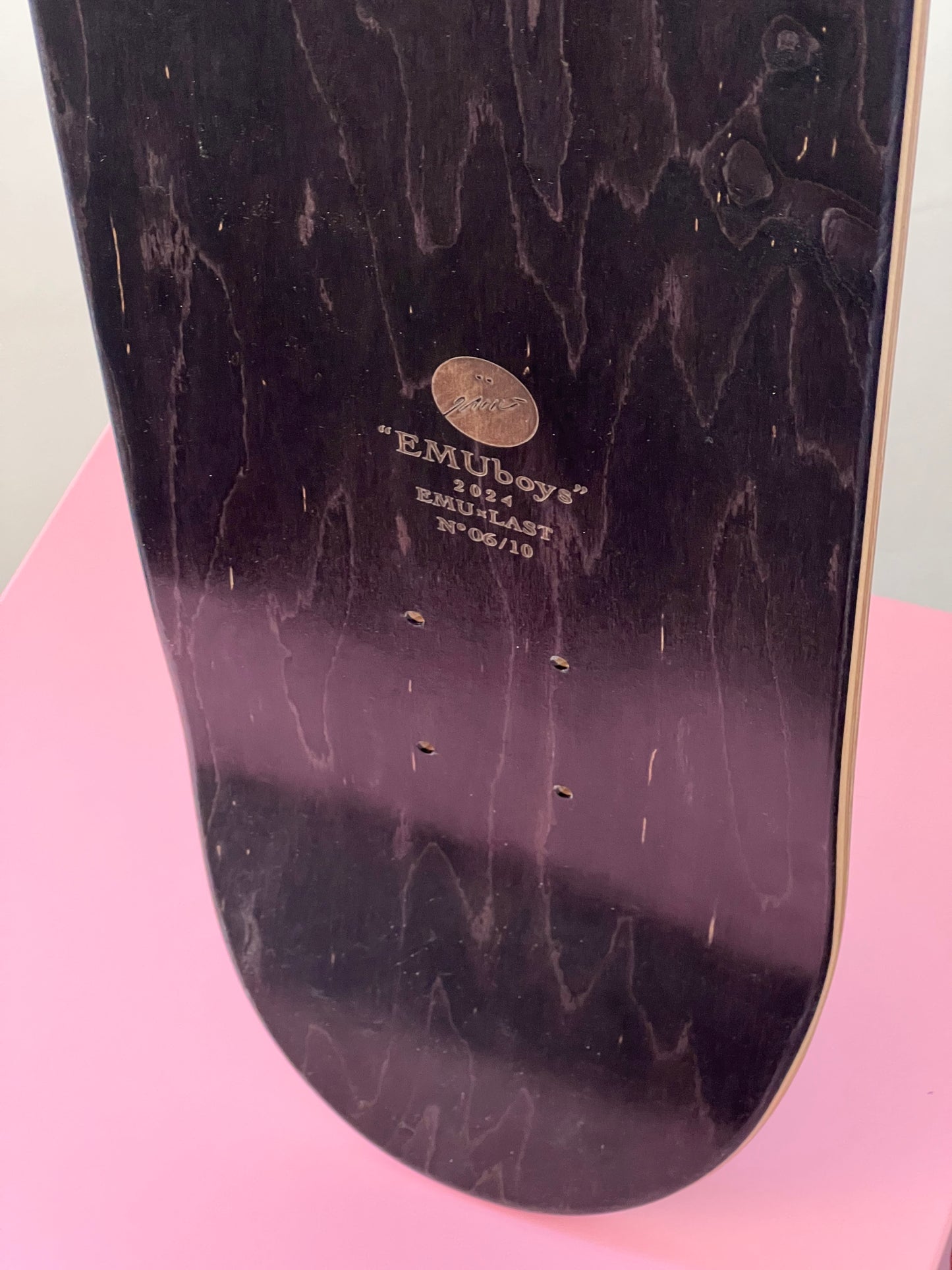 Skateboard garçons ÉMU + médaille d'or dédicacée