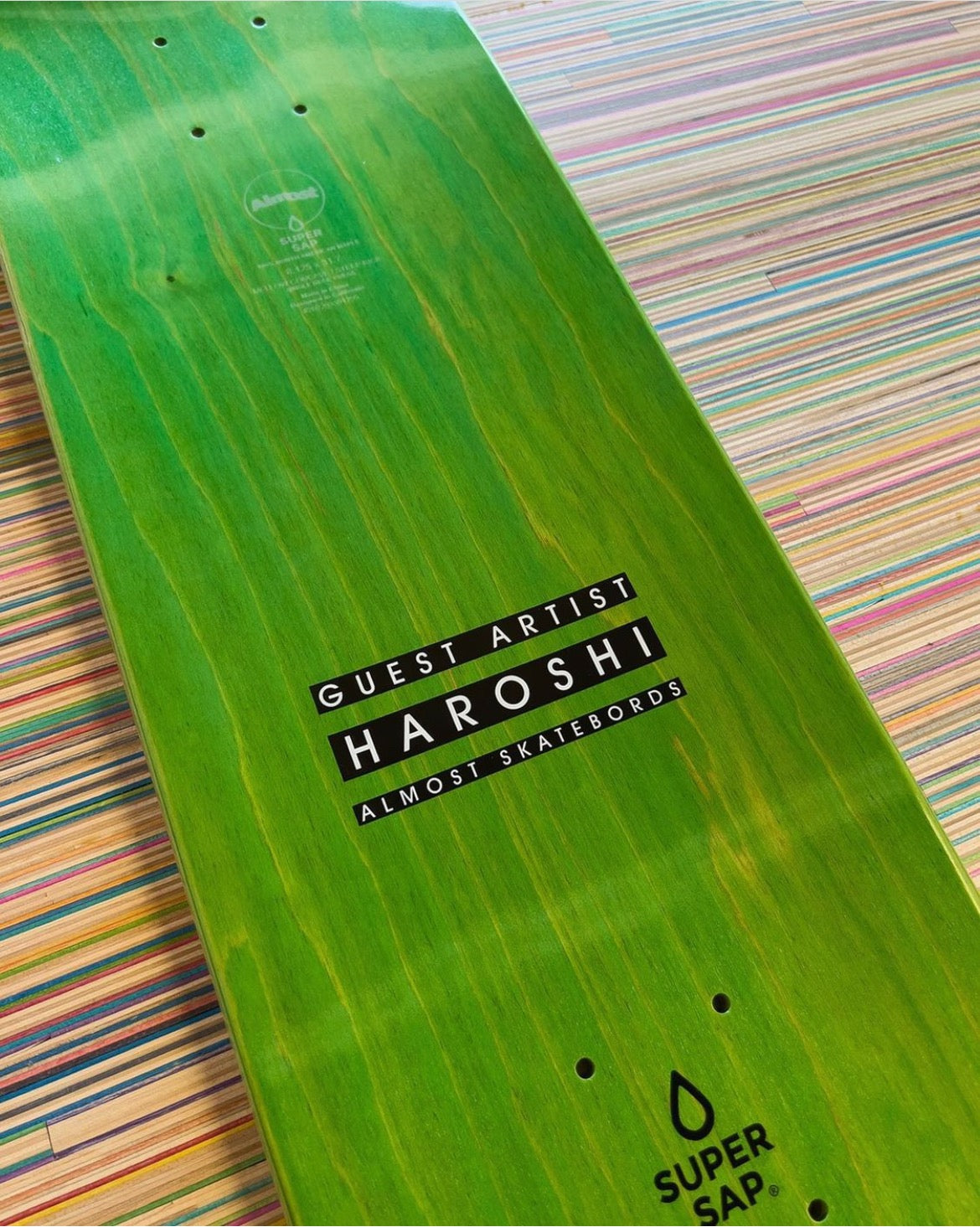 Planche à roulettes Haroshi « monstre brun »