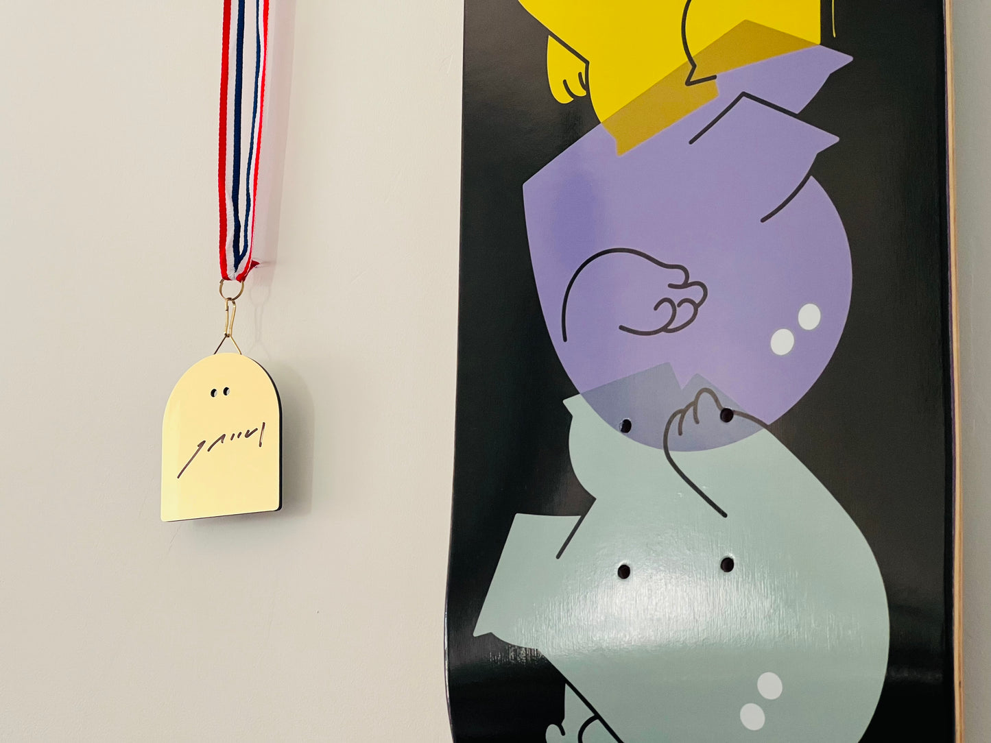 Skateboard garçons ÉMU + médaille d'or dédicacée