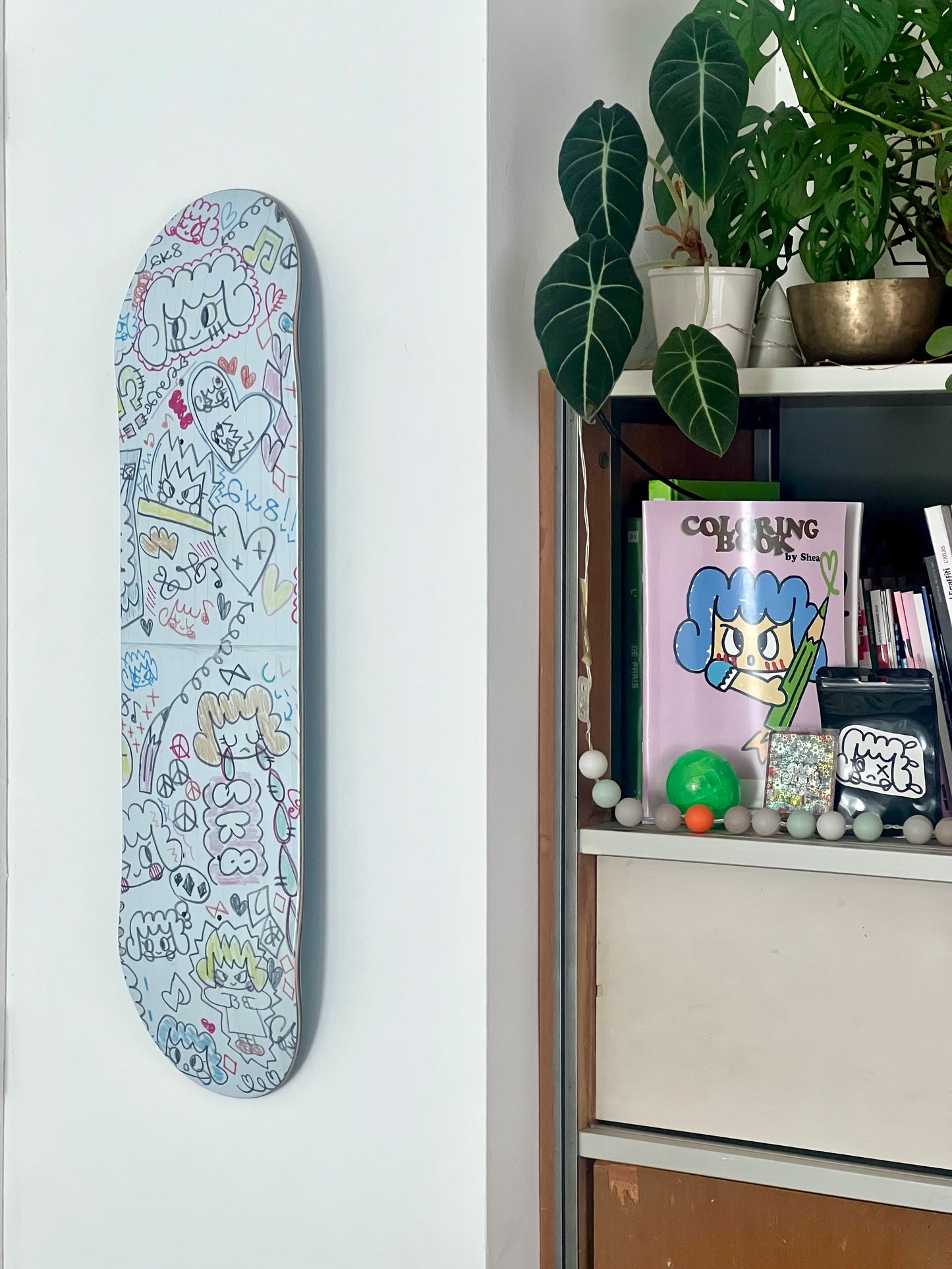 .SHEA - ensemble avec skateboard + goodies