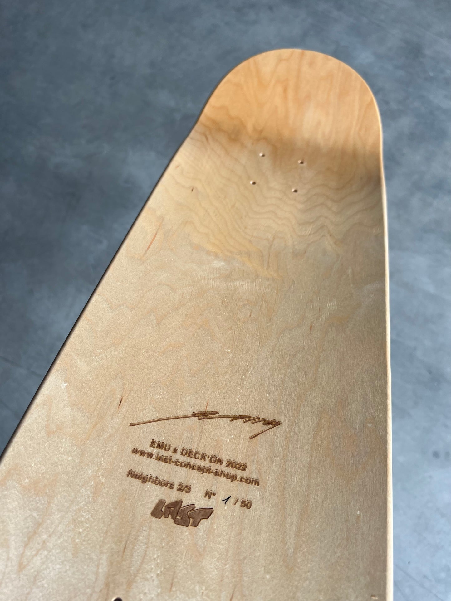 EMU Neighbors - Deck'On - スケートボード 1 台