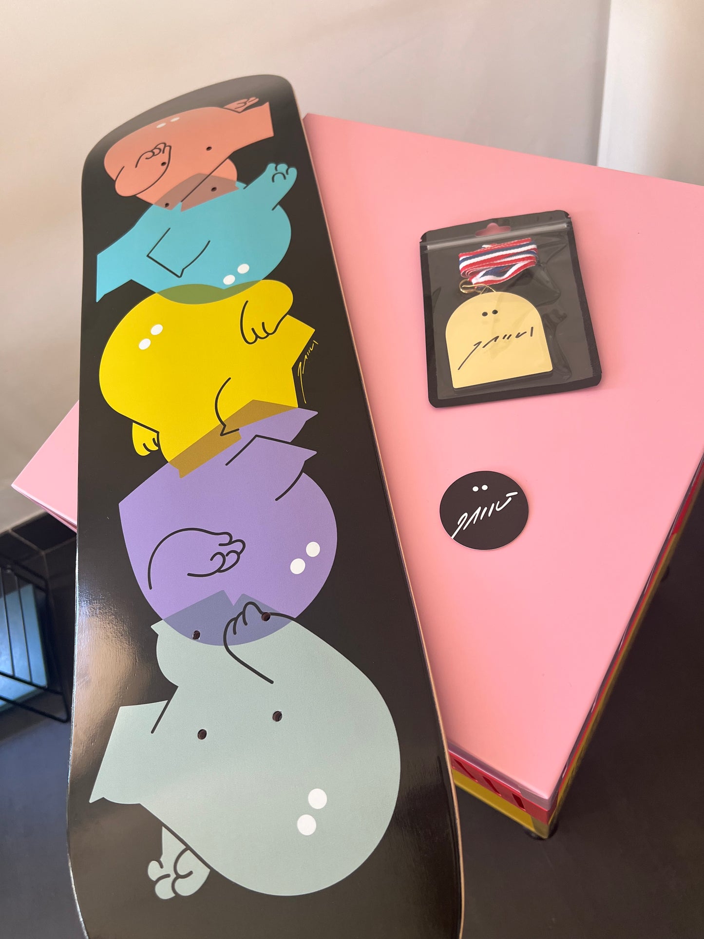 Skateboard garçons ÉMU + médaille d'or dédicacée