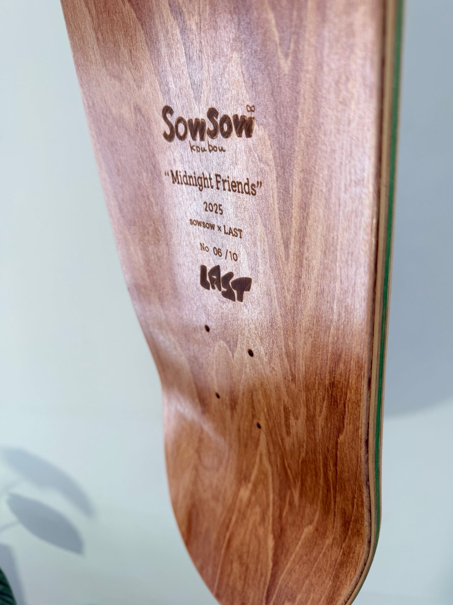 .SOWSOW 手彩バージョン 6/10 ミッドナイトフレンズ - スケートボード 1 枚