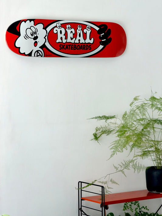 .VERDY Oval Real- 1 skateboard