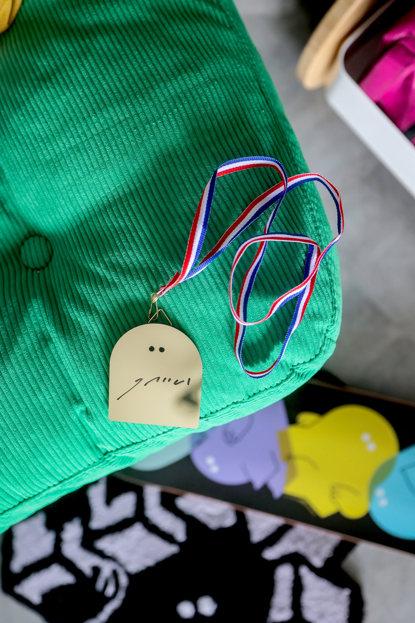 Skateboard garçons ÉMU + médaille d'or dédicacée