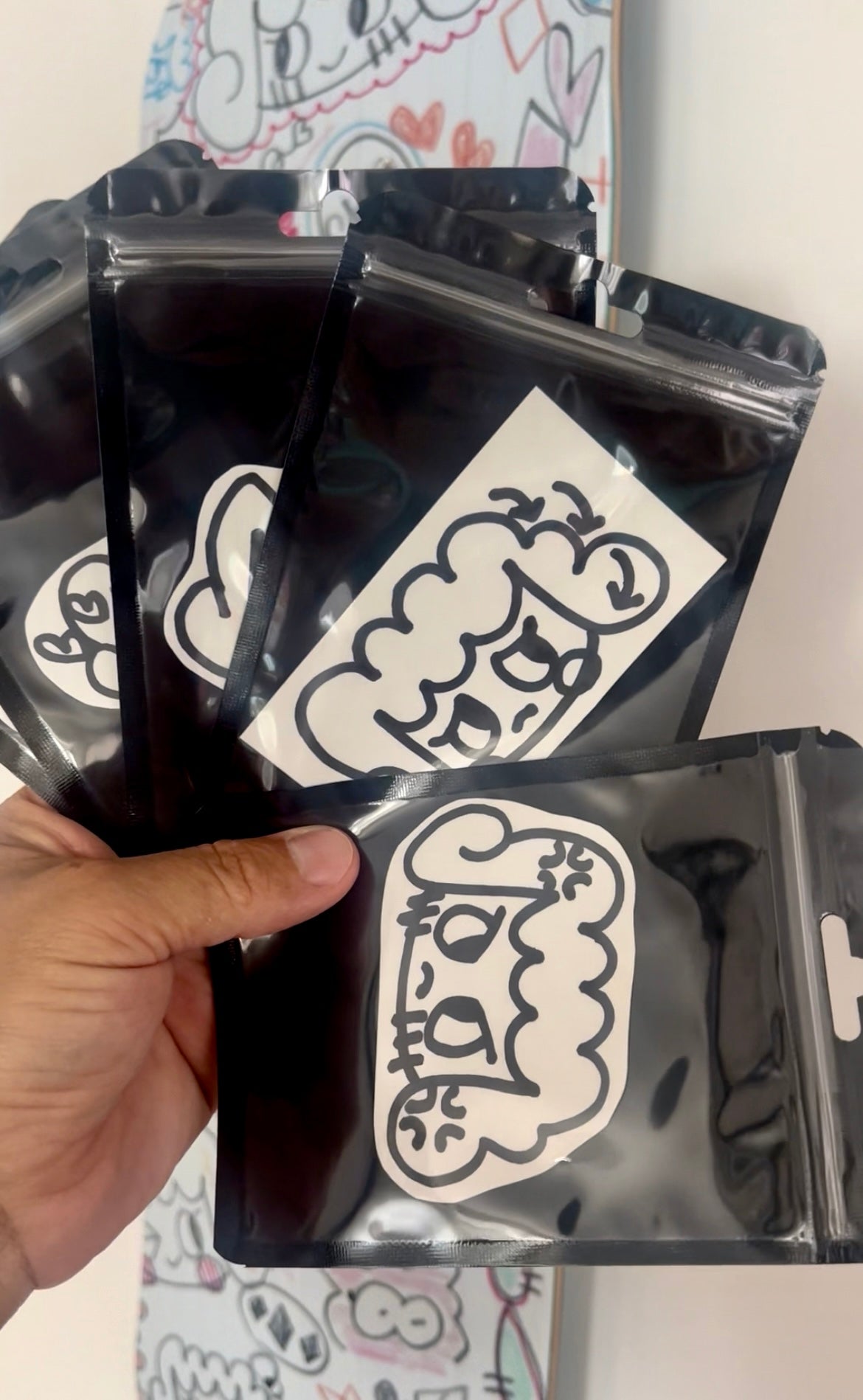 .SHEA - ensemble avec skateboard + goodies