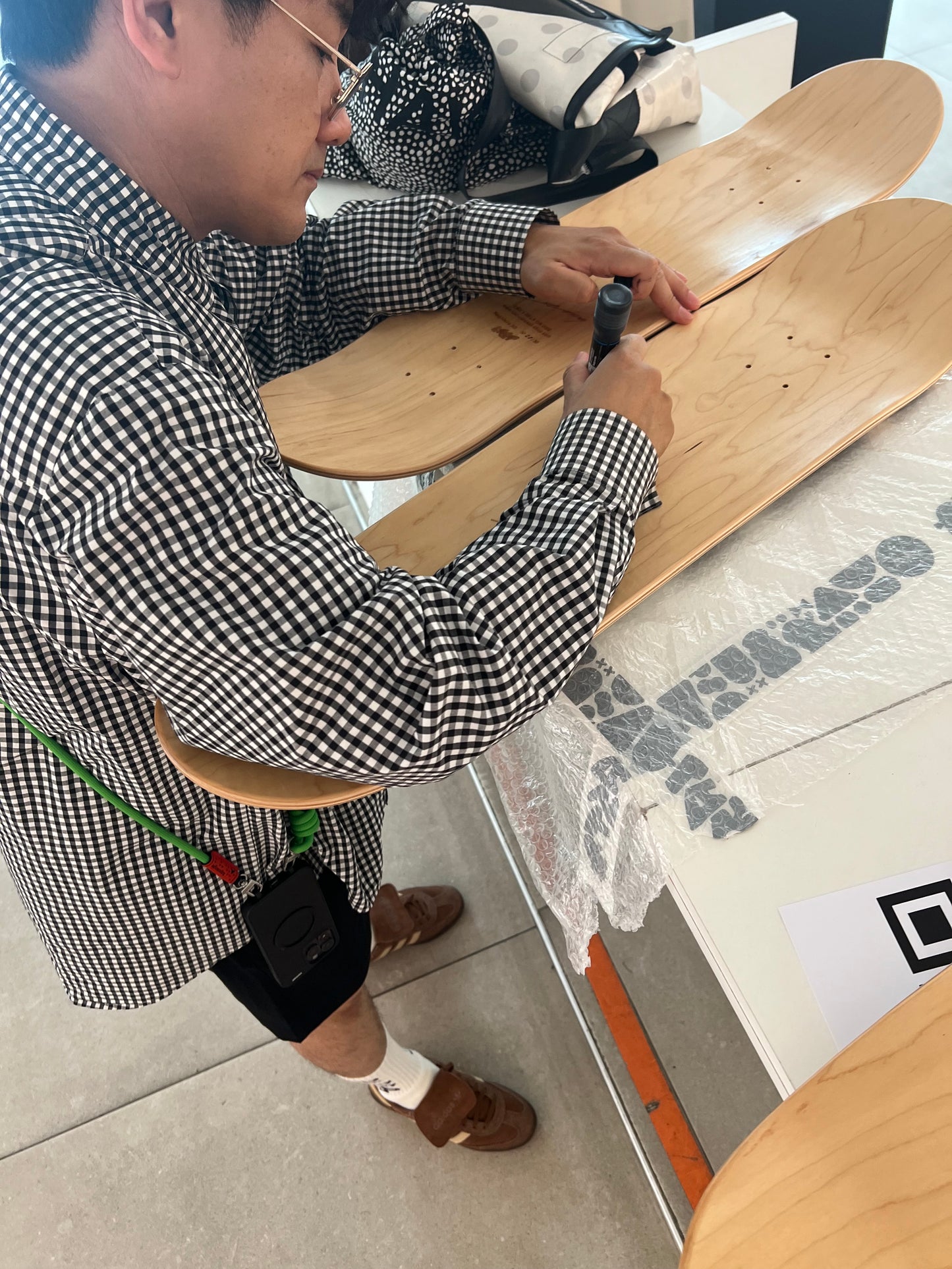 ÉMU SIGNÉ Neighbours n•3 - Deck'On - 1 skateboard