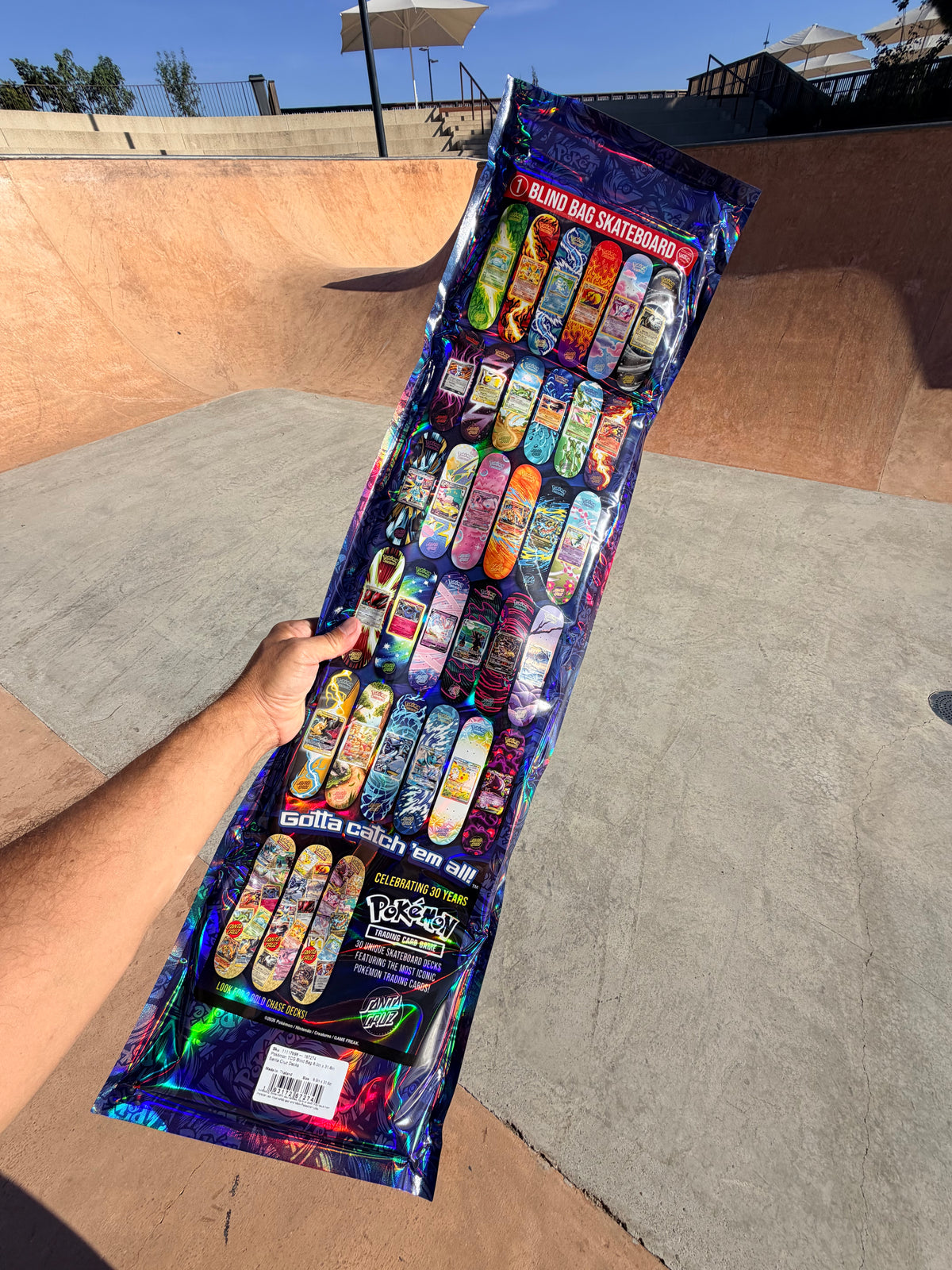 .POKÉMON x Santa Cruz - 1 skateboard en sachet surprise