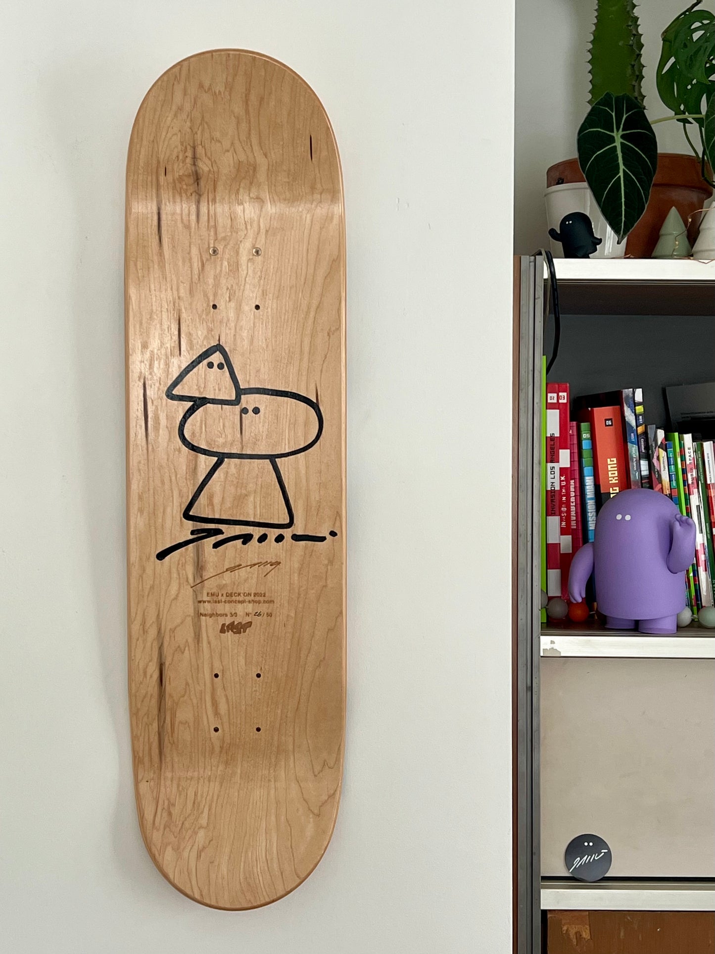 ÉMU SIGNÉ Neighbours n•4 - Deck'On - 1 skateboard